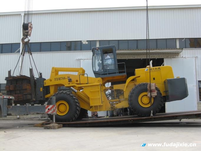 福建省特檢院完成國內(nèi)最大噸位叉裝車型式試驗
